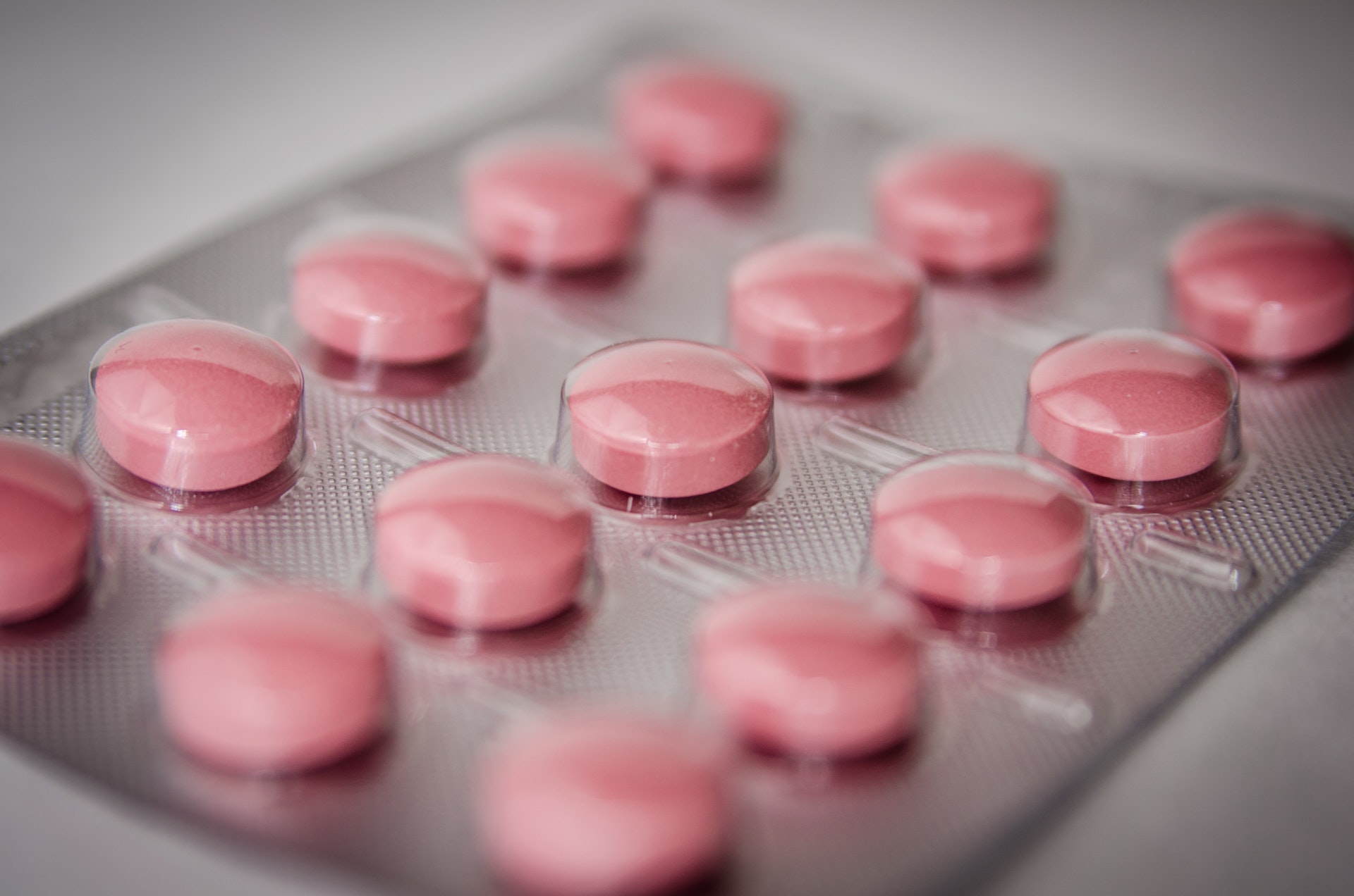 Pfizer sắp giành thị phần của AbbVie: nhà đầu tư nên quan tâm điều gì?