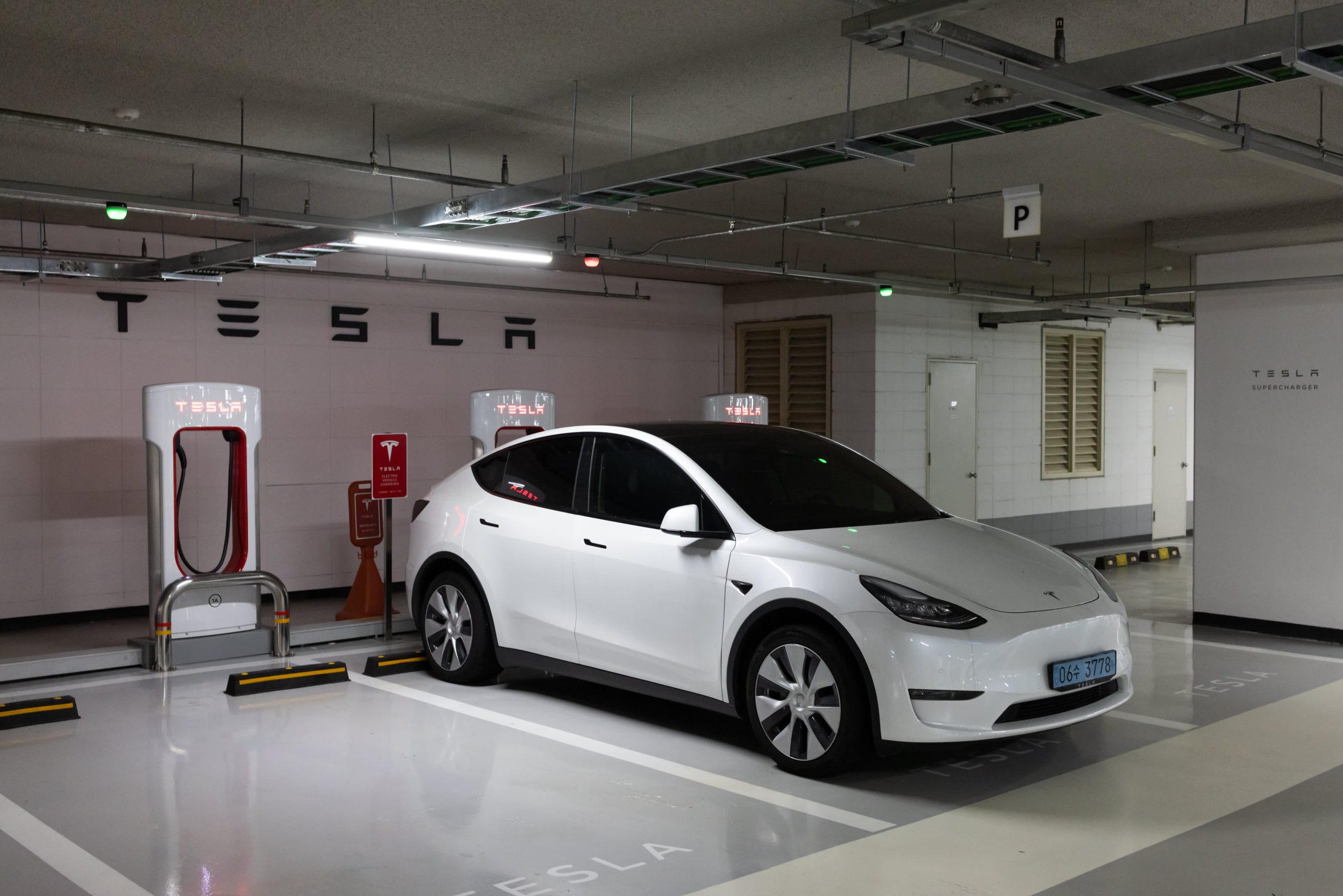 Thay đổi lớn trong chính sách xe điện của Mỹ sẽ tác động thế nào tới Tesla? 