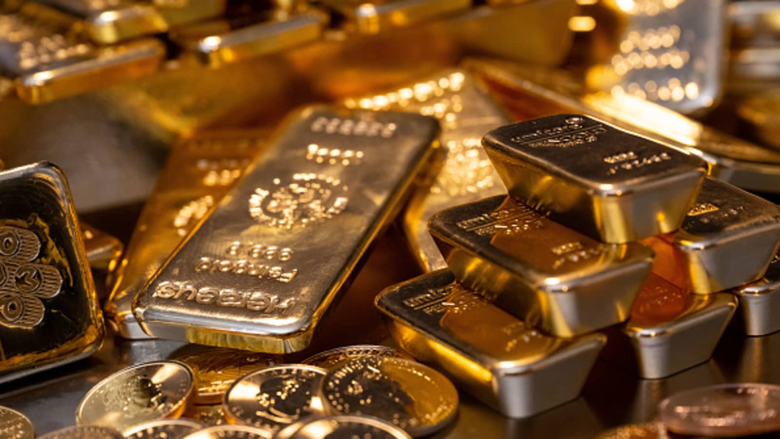 Dự báo giá vàng: Vàng được củng cố do đồng USD và lãi suất trái phiếu suy yếu