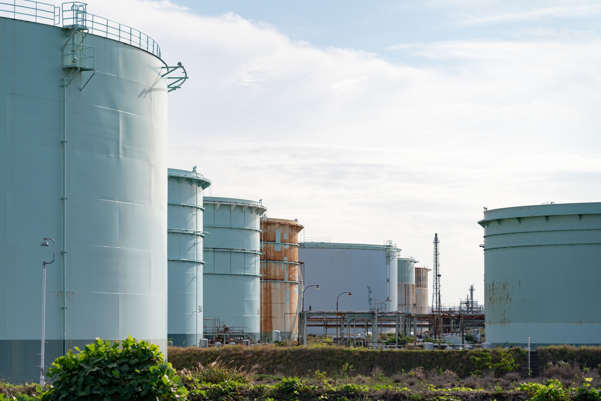 Tin vàng - dầu ngày 26/2/2024: Thị trường hàng hóa giảm nhẹ