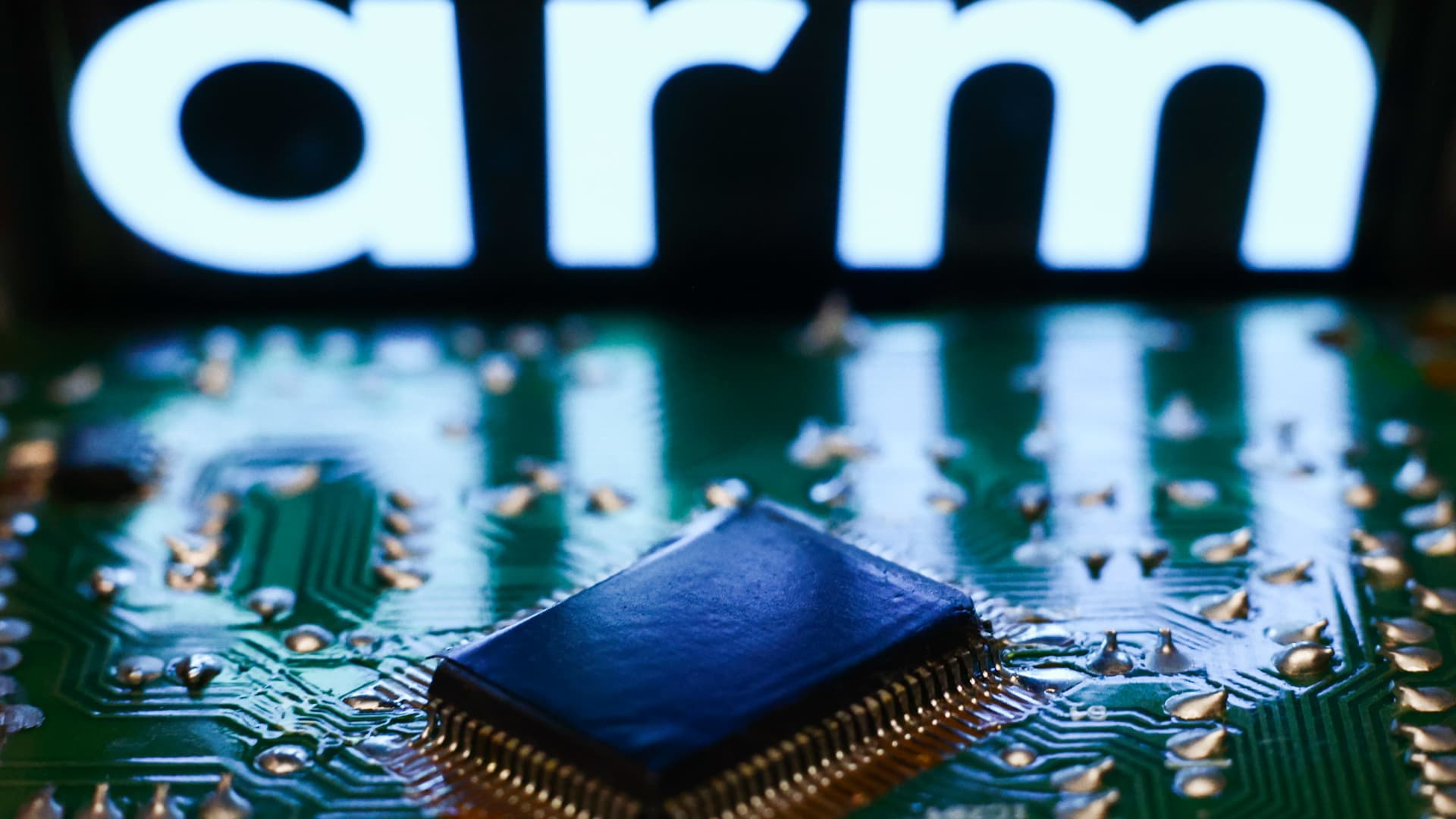 Arm Holdings nhắm tới Intel và thị trường PC; đã đến lúc mua cổ phiếu?