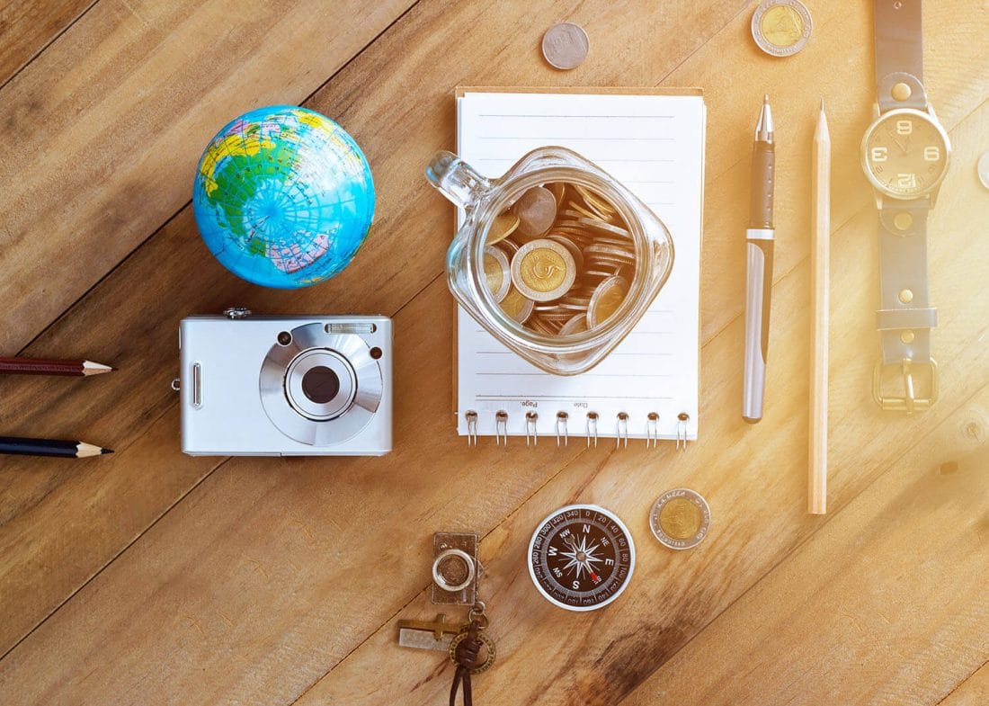 Tiết kiệm và du lịch, bạn chọn gì?