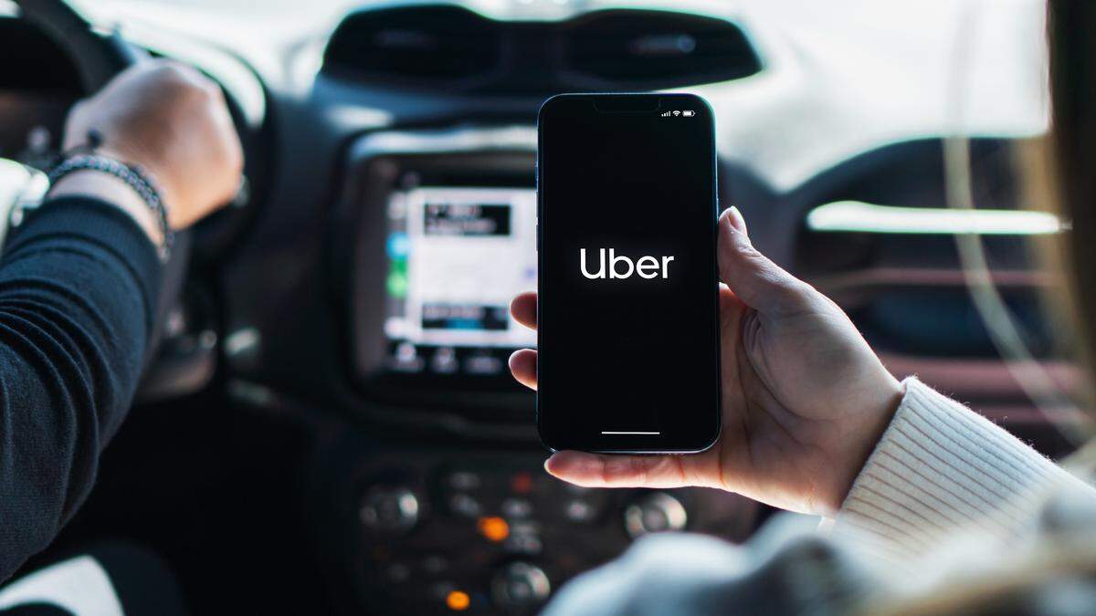 Cổ phiếu Uber tăng vọt sau khi công ty báo cáo có lợi nhuận trở lại